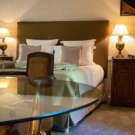 Le Moulin Du Roc Hotel 5*