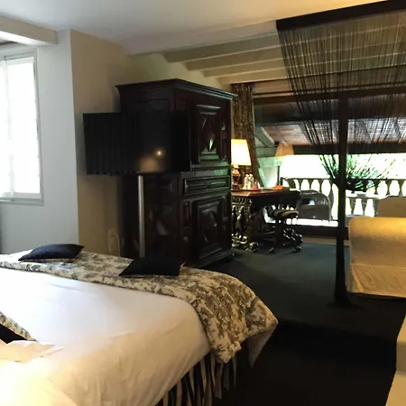 Le Moulin Du Roc Hotel 5*