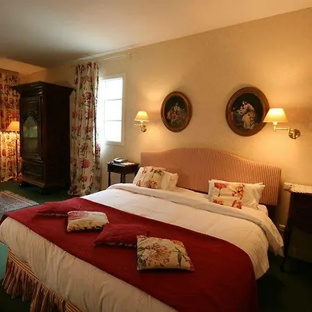 Le Moulin Du Roc Hotel 5*