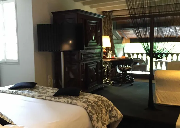 Le Moulin Du Roc Hotel 5*