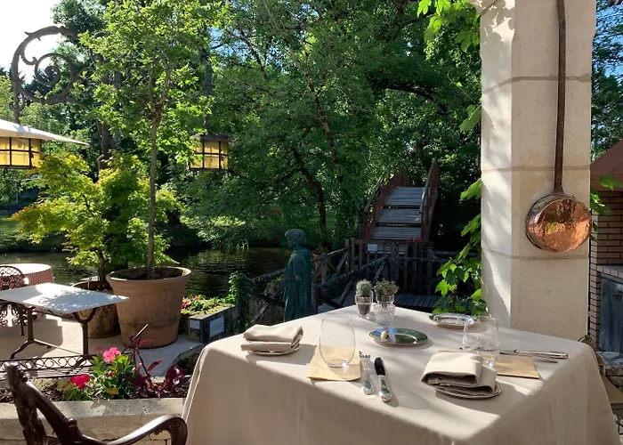 Hotel Le Moulin Du Roc 5*