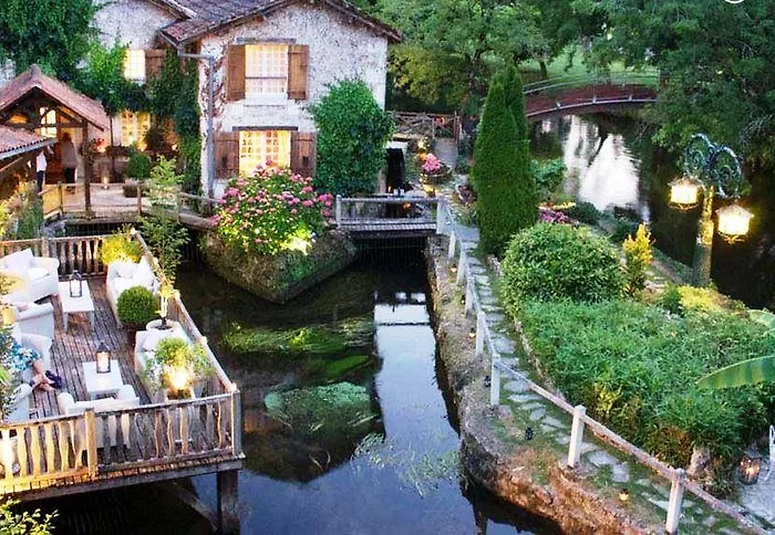 Hotel Le Moulin Du Roc